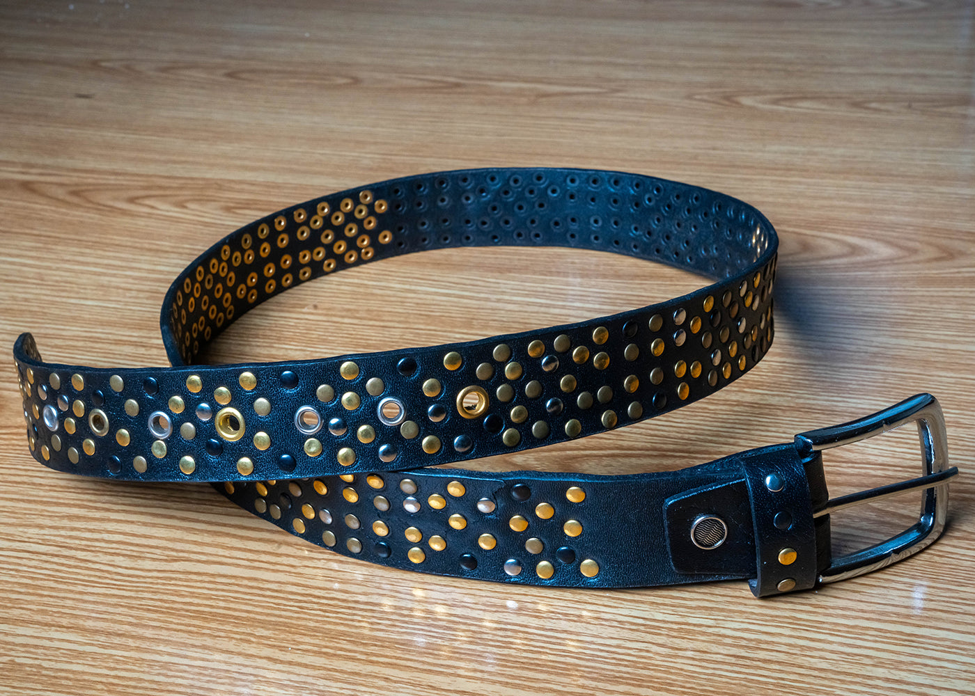 Handmade genuine leather belt - Rivet design