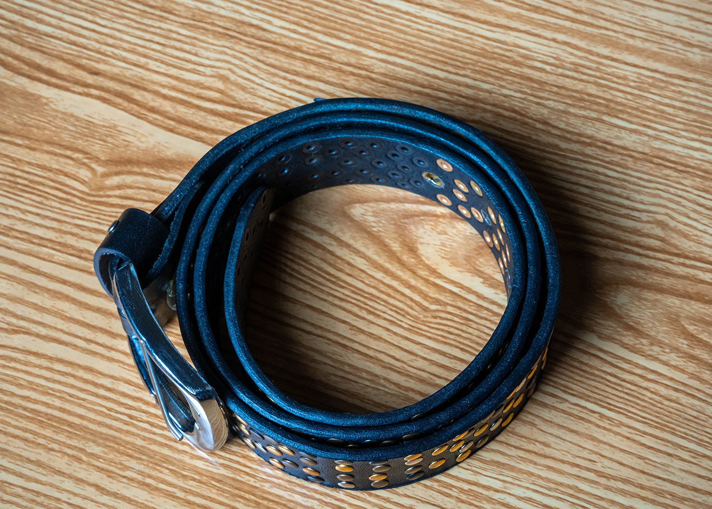 Handmade genuine leather belt - Rivet design