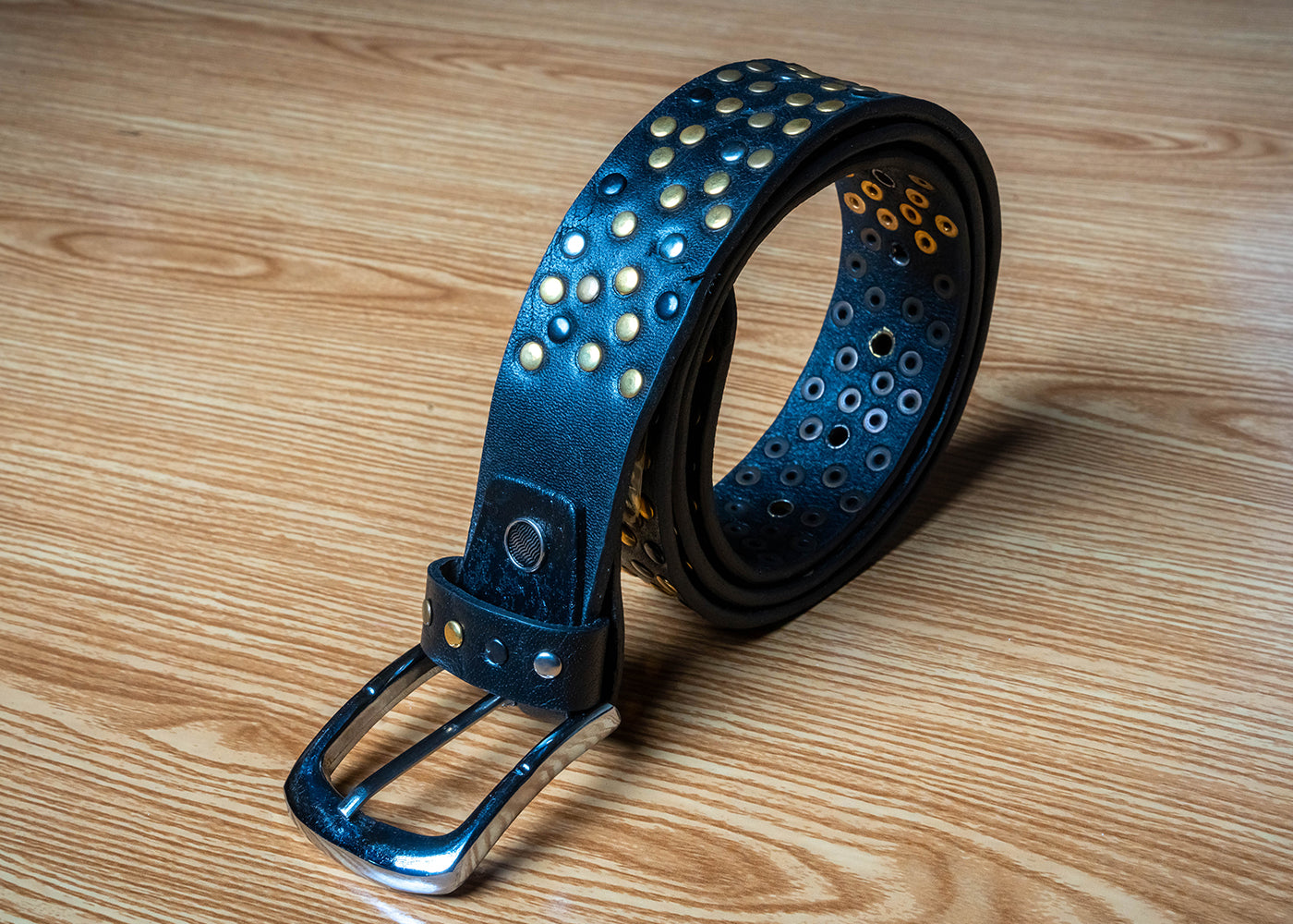 Handmade genuine leather belt - Rivet design