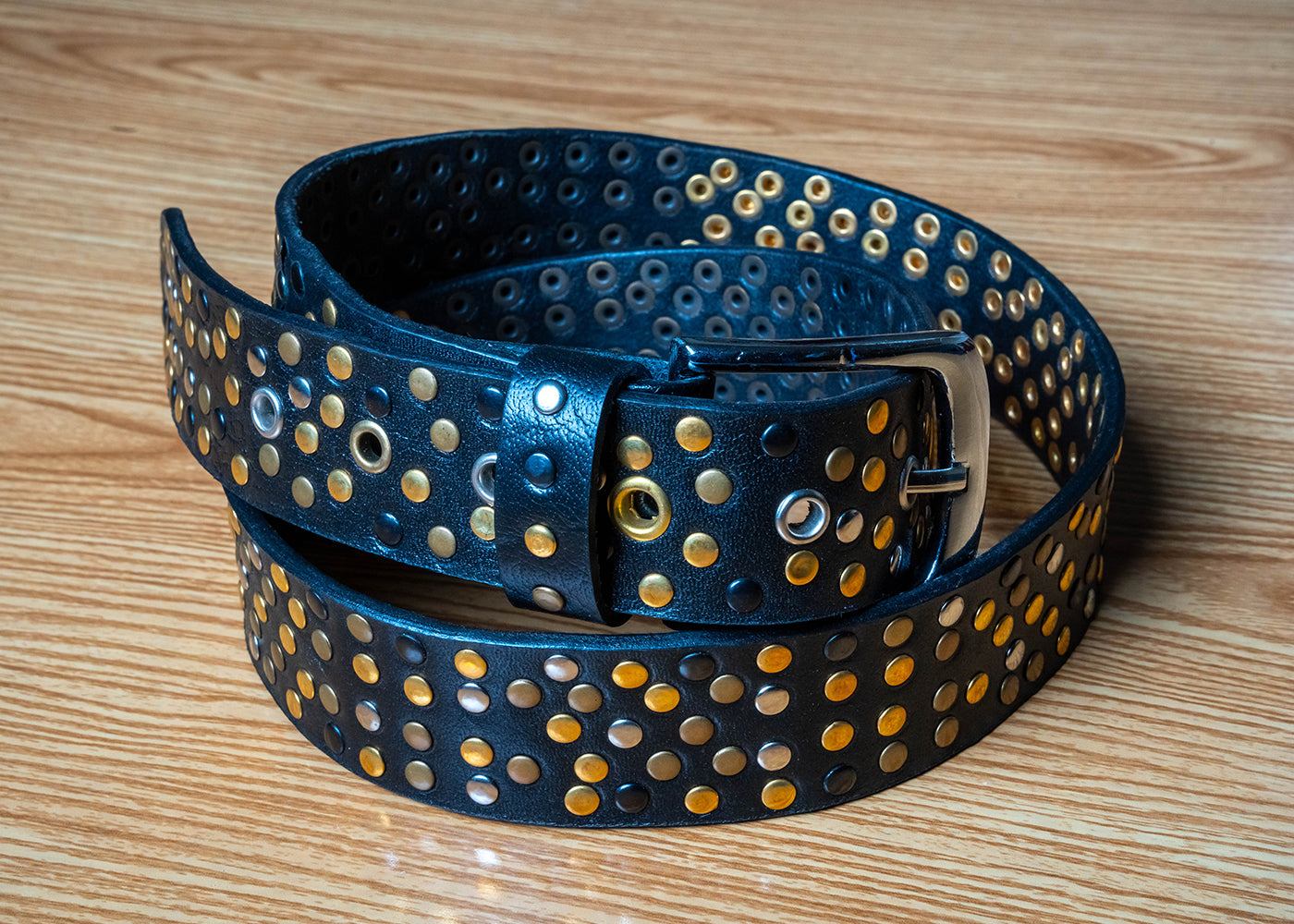 Handmade genuine leather belt - Rivet design