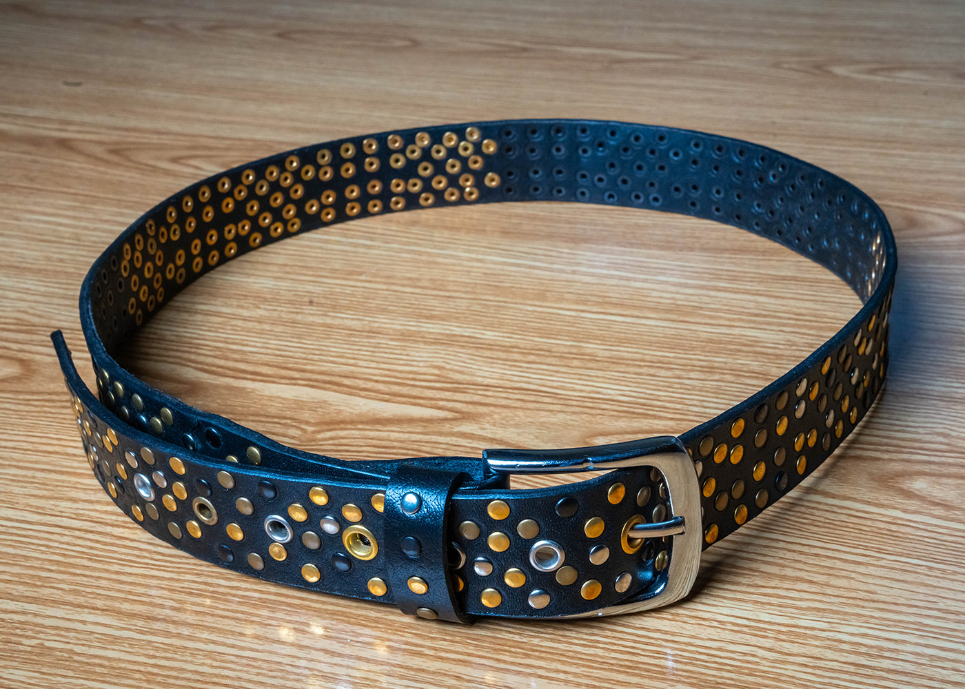 Handmade genuine leather belt - Rivet design