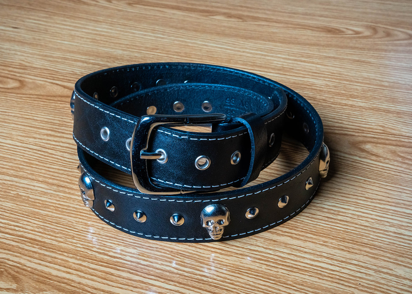 Handmade genuine leather belt, A Perfect gift Him/Her, Unisex leather belt,  Skull and Rivet design belt, Anniversary Gift for Him, Her