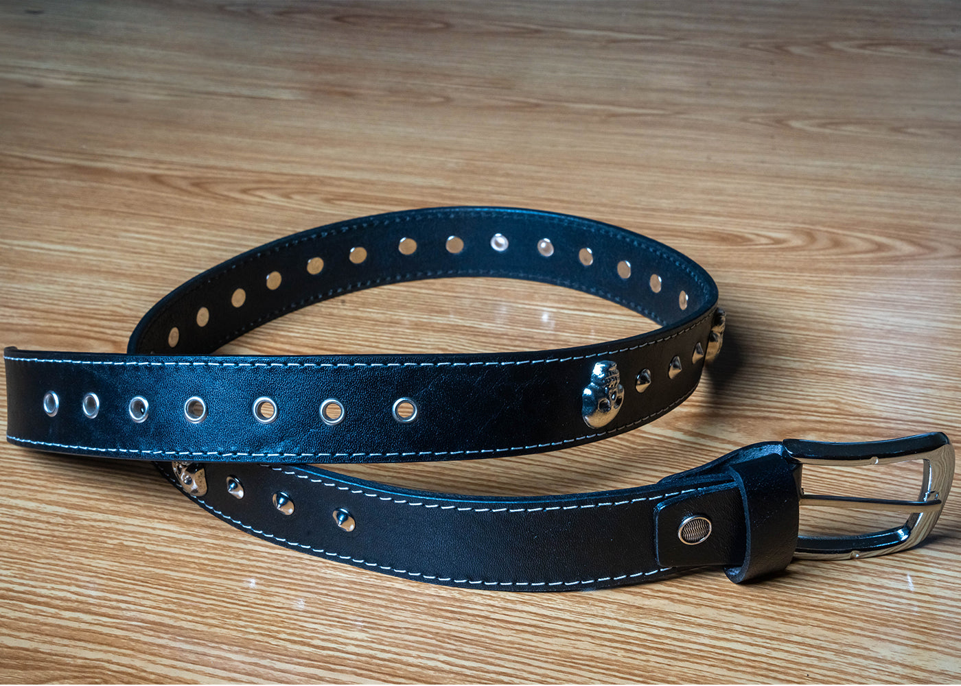 Handmade genuine leather belt, A Perfect gift Him/Her, Unisex leather belt,  Skull and Rivet design belt, Anniversary Gift for Him, Her